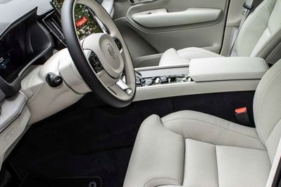 Volvo XC90 B5 AWD Ultra Bright