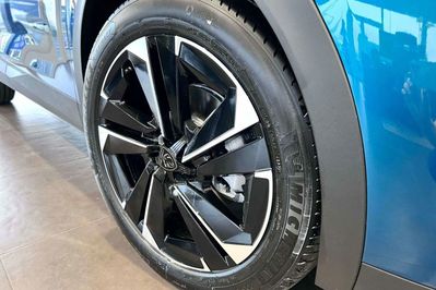 Peugeot 408 Allure e-DCS 1.2 mHEV