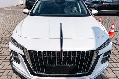 Hongqi H5 Deluxe 2.0T DSG