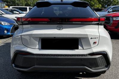 Toyota C-HR GR Sport 2.0 Hybrid Dynamic Force Plug-in