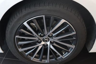 Lexus ES 300h Business Edition 2.5 E-CVT