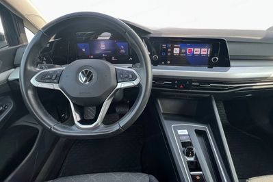 Volkswagen Golf eTSI Life DSG