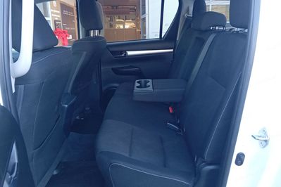 Toyota HiLux 2.4 D-4D Double Cab SR 4x4 aut