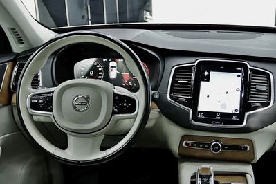 Volvo XC90 T8 AWD Plug-In Hybrid Inscription 7os aut