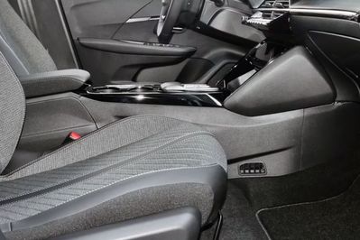 Peugeot 208 Allure e-DCS6  1.2 mHEV