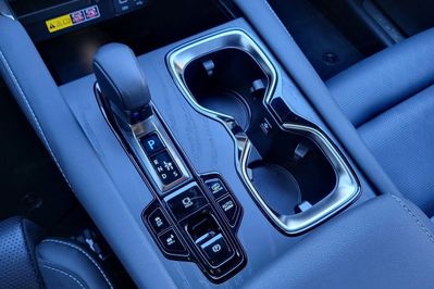 Lexus RX 450h+ Omotenashi