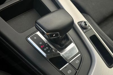 Audi A4 40 TFSI mHEV S tronic