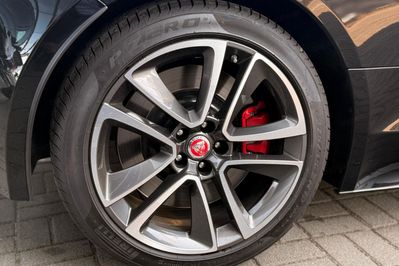 Jaguar F-Type 2.0 Turbo R-Dynamic Black aut