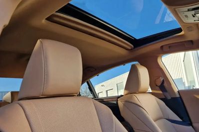 Lexus ES 300h Omotenashi