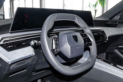 Peugeot 3008 Business e-DCS6 1.2 PureTech mHEV