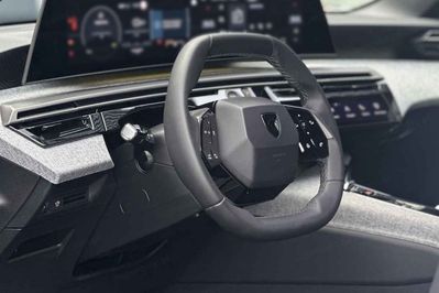 Peugeot 5008 Allure e-DCS6 1.2 mHEV