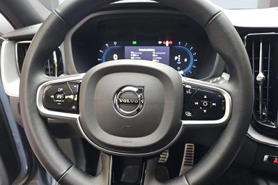 Volvo XC60 B5 B AWD Plus Dark