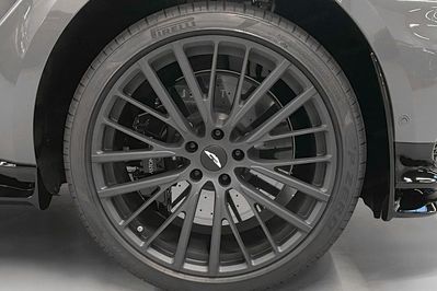 Aston Martin DBX 707