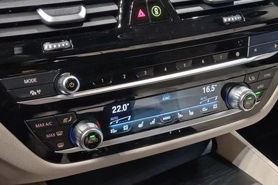 BMW Seria 5 530d xDrive Luxury Line