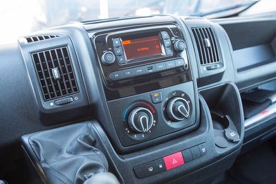 Peugeot Boxer Kontener 8EP + Winda