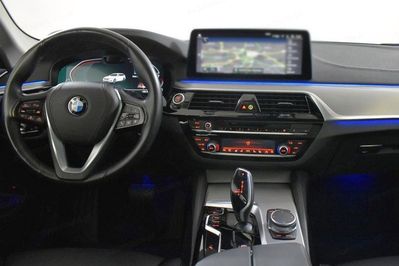 BMW Seria 5 520d xDrive Luxury Line aut