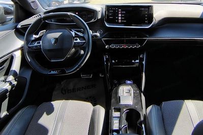 Peugeot 2008 1.2 PureTech EAT8