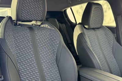 Peugeot 308 Allure 1.2 mHEV e-DCS6