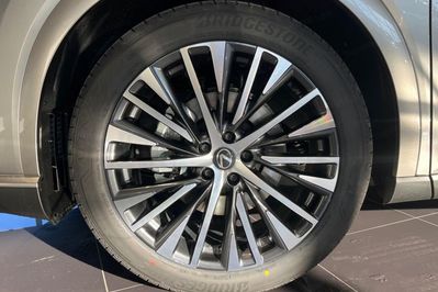 Lexus RX 450h+ Omotenashi