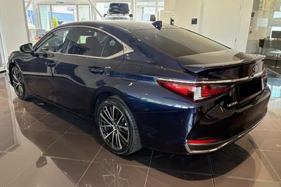 Lexus ES 300h Business Edition 2.5 E-CVT
