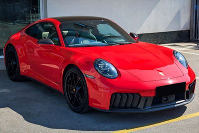 Porsche 911 Carrera 4 GTS