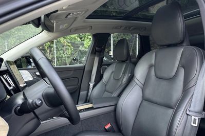 Volvo XC60 B5 B AWD Ultra Dark