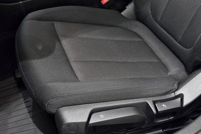 BMW Seria 3 318i Advantage aut