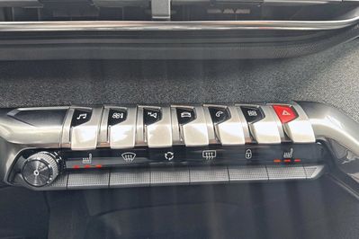 Peugeot 3008 1.2 PureTech S&S EAT8