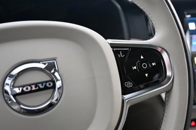 Volvo V90 T6 AWD Plug-In Hybrid Ultra Dark