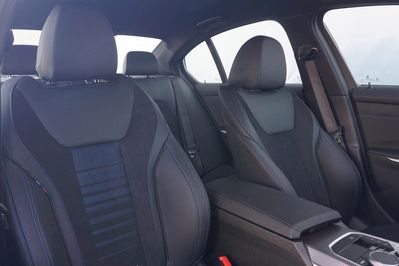 BMW Seria 3 330e M Sport