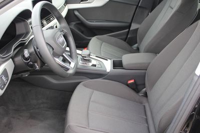 Audi A4 35 TFSI mHEV S tronic