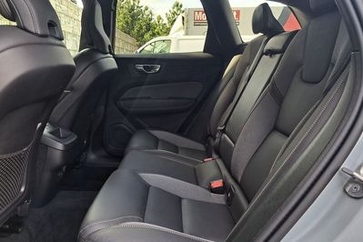Volvo XC60 B5 B AWD Plus Dark aut