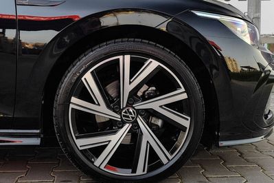 Volkswagen Golf VIII 2.0 TDI R-Line DSG