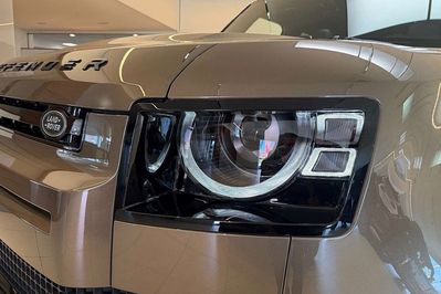 Land Rover Defender 110 3.0 D250 X-Dynamic SE