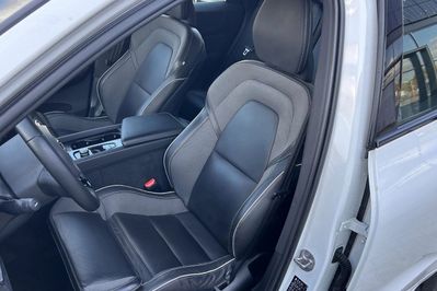 Volvo XC60 B5 B AWD R-Design