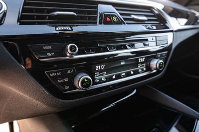 BMW Seria 5 520d xDrive Sport Line