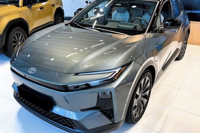 Toyota C-HR + Executive BEV
