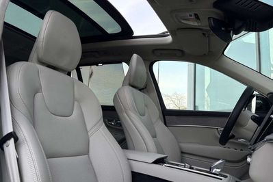 Volvo XC90 T8 AWD Plug-In Hybrid Ultra Bright