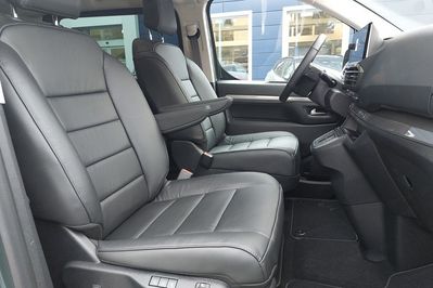 Peugeot Traveller Long L2H1 Business VIP EAT8