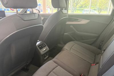 Audi A4 35 TFSI S Line