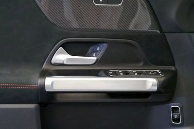Mercedes GLB 200 4-Matic AMG Line 8G-DCT