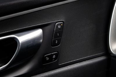 Volvo XC60 B4 D AWD Plus Dark