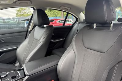 BMW Seria 3 318i Advantage