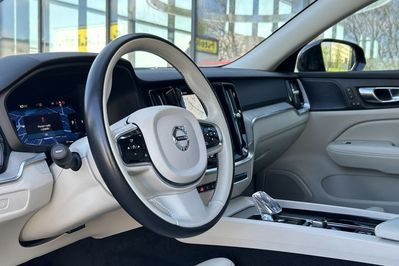 Volvo V60 B4 B Plus Dark aut