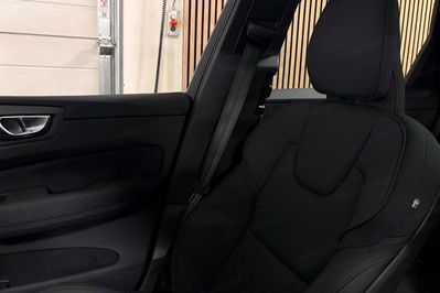 Volvo XC60 B5 AWD Plus Dark