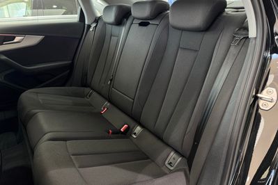 Audi A4 35 TFSI S Line