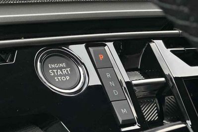 Peugeot 5008 Allure e-DCS6 1.2 mHEV