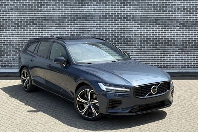 Volvo V60 T6 AWD Plug-In Hybrid Ultra Dark