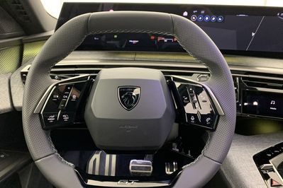 Peugeot 5008 GT 1.2 mHEV e-DCS6