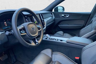 Volvo XC60 B5 B AWD Plus Dark